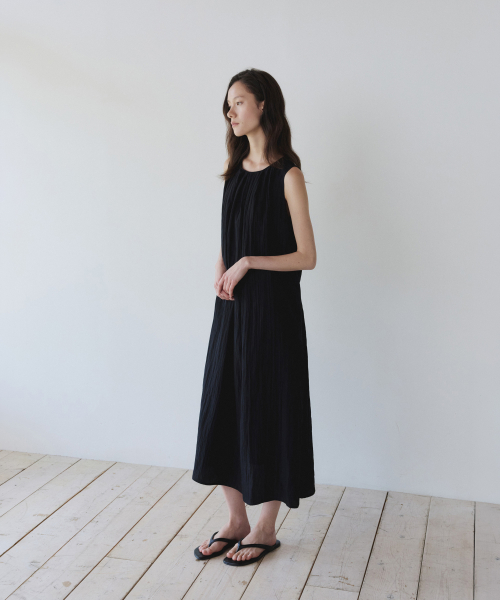 SHIRRING LONG SLEEVELESS DRESS, BLACK