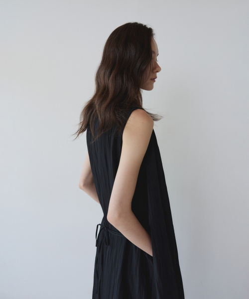 SHIRRING LONG SLEEVELESS DRESS, BLACK