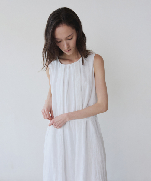 SHIRRING LONG SLEEVELESS DRESS, WHITE