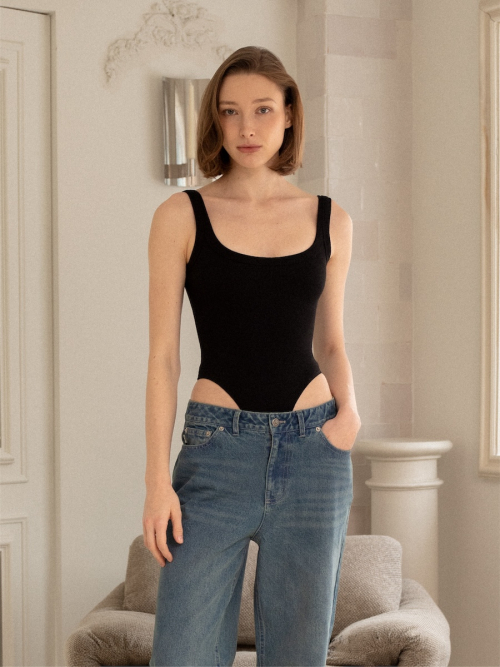 G SCOOP NECK BODYSUIT (BLACK)