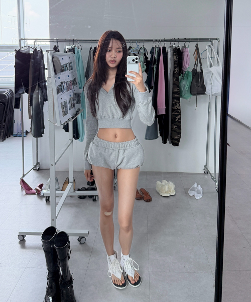 Molly V-neck hoodie - fit ver.