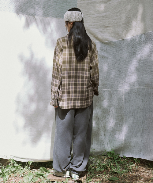 selling check shirt (khaki)