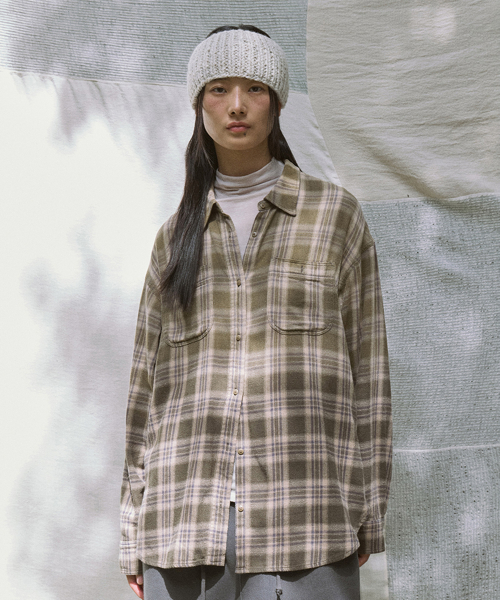 selling check shirt (khaki)
