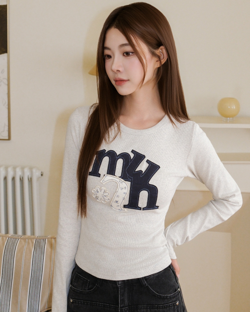 A FLOWER APPLIQUE PATCH LONG SLEEVE [OATMEAL]