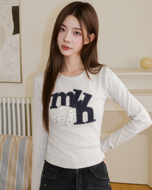 A FLOWER APPLIQUE PATCH LONG SLEEVE [OATMEAL]