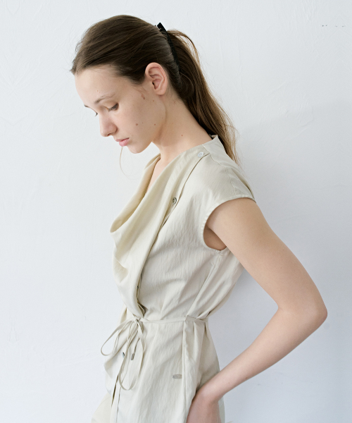 Onde Neck Draped Blouse_2color