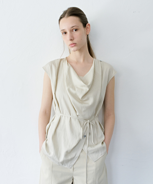 Onde Neck Draped Blouse_2color