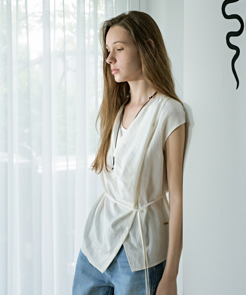 Onde Neck Draped Blouse_2color
