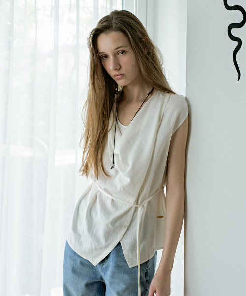 Onde Neck Draped Blouse_2color