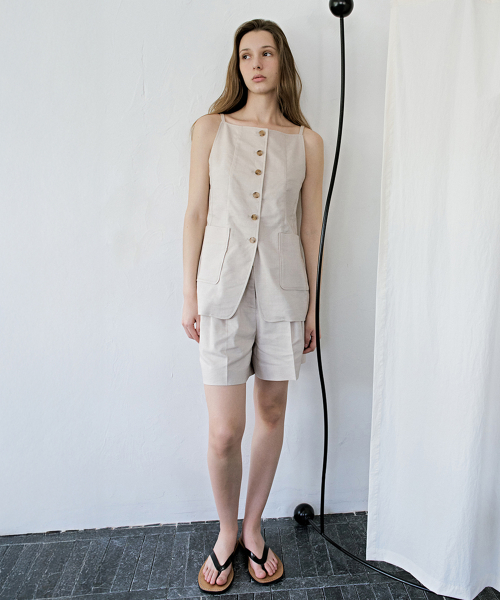 Sable Two Tuck Shorts Beige
