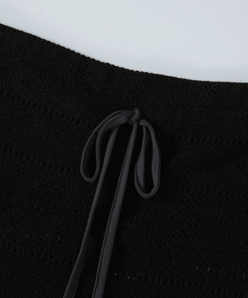 WAVY LACE TOP / BLACK