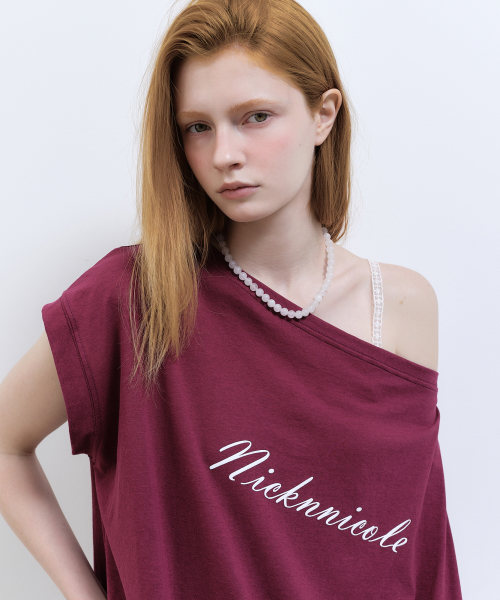 LETTERING OFF SHOULDER TOP_PLUM