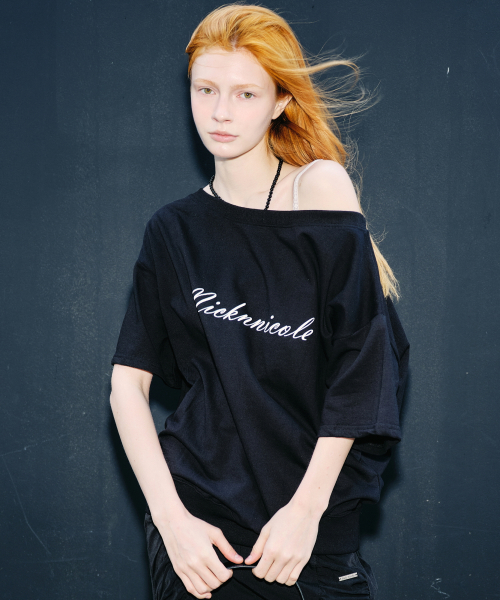 OFF SHOULDER LETTERING SWEAT TOP_BLACK