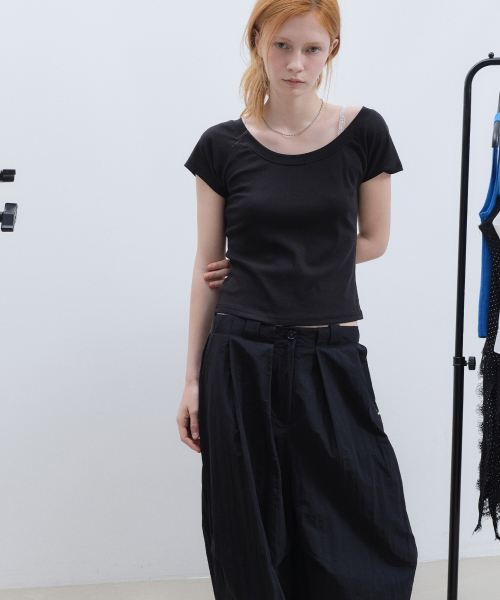 VOLUME TUCK WIDE PANTS_BLACK