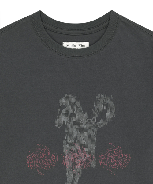 MATIN PACE SPRINT GRAFFITI TOP IN CHARCOAL
