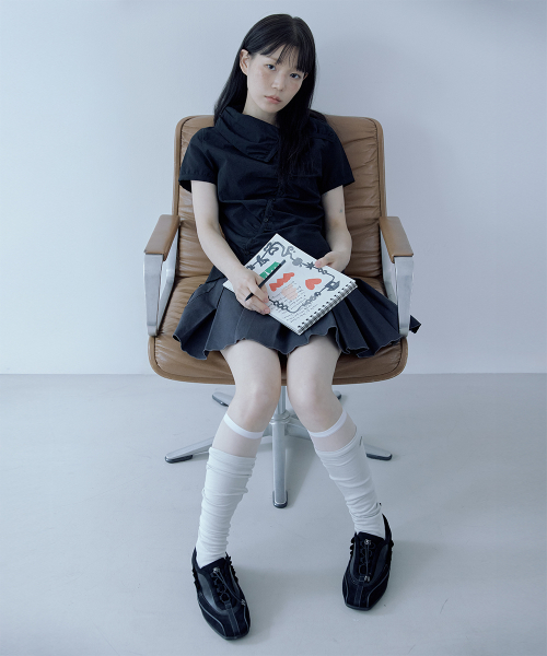 Layered shirring sneakers BLACK
