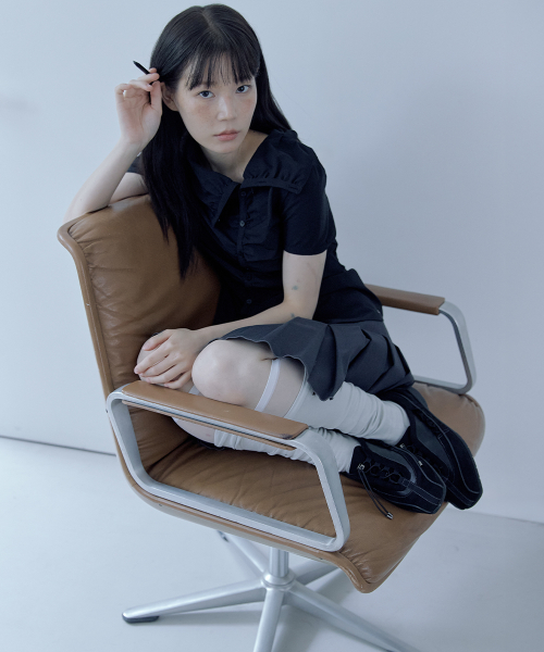 Layered shirring sneakers BLACK