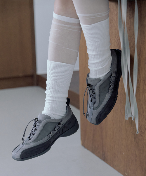 Layered shirring sneakers GRAY