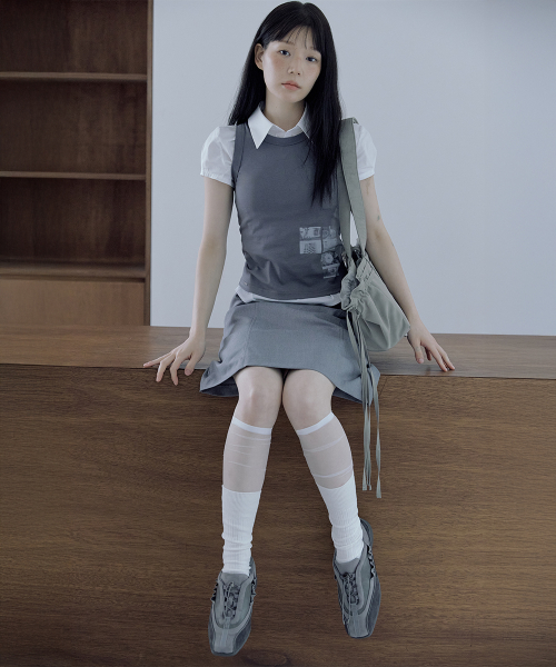 Layered shirring sneakers GRAY