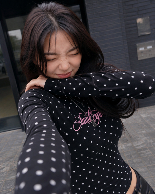 DOT LETTERING LOGO LONG SLEEVE [BLACK]