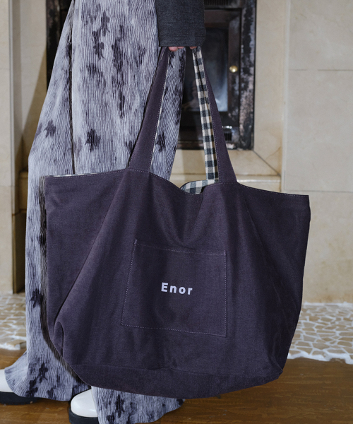 REVERSIBLE CHECK SHOPPER BAG - PURPLE