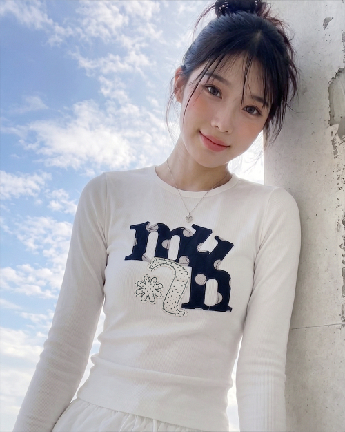 DOT A FLOWER PATCH LONG SLEEVE [WHITE]