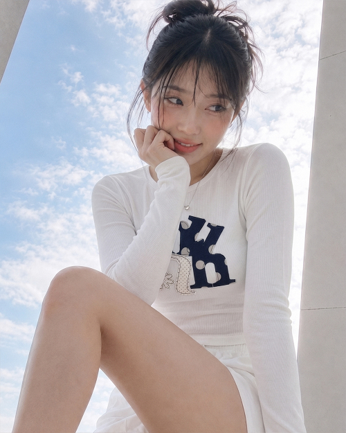 DOT A FLOWER PATCH LONG SLEEVE [WHITE]
