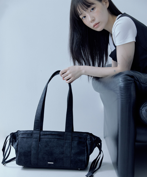 String square shoulder bag BLACK