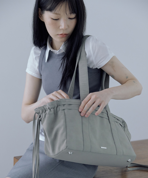 String square shoulder bag GRAY