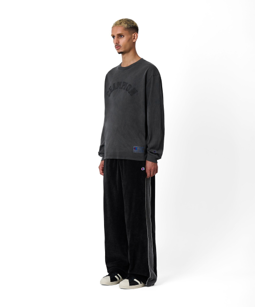 아치 로고 루즈핏 아플리케 롱슬리브 티셔츠 Charcoal