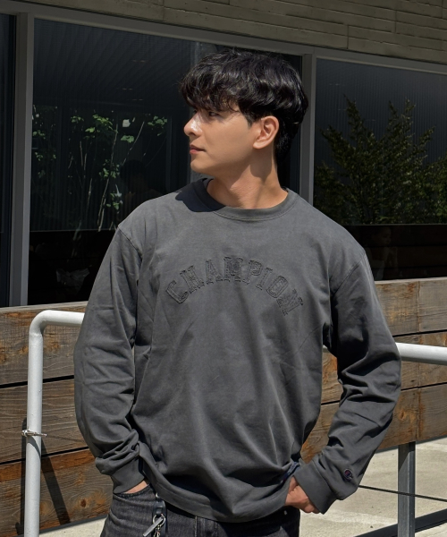 아치 로고 루즈핏 아플리케 롱슬리브 티셔츠 Charcoal
