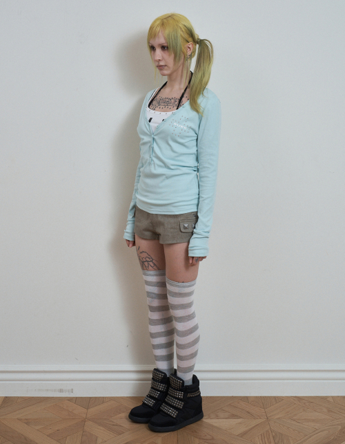 DEEP V-NECK BUTTON TOP / MINT