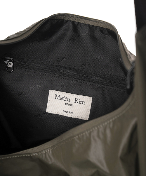 MULTI-POCKET LITE CROSS BAG IN KHAKI