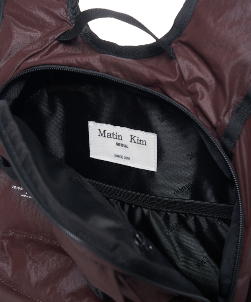 MULTI-POCKET LITE MINI BACKPACK IN DARK BROWN