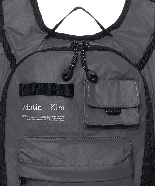 MULTI-POCKET LITE MINI BACKPACK IN GREY