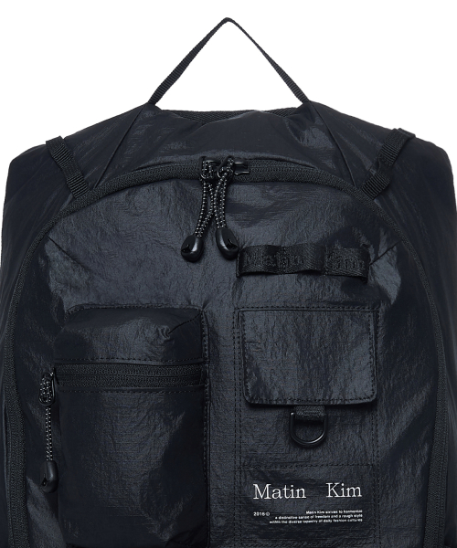 MULTI-POCKET LITE BACKPACK IN BLACK