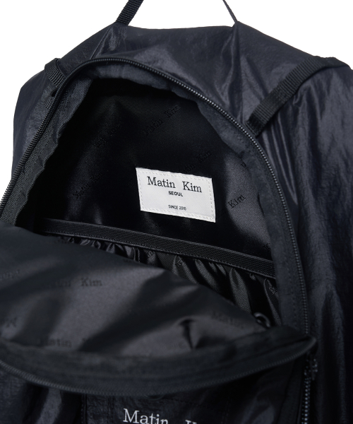 MULTI-POCKET LITE BACKPACK IN BLACK