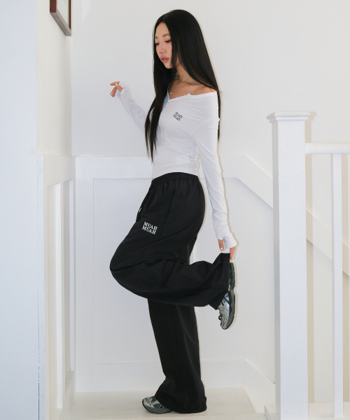 STITCH LOGO WIDE BANDING PANTS [BLACK]