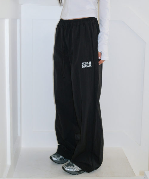 STITCH LOGO WIDE BANDING PANTS [BLACK]