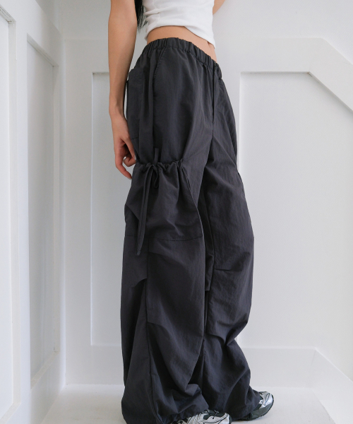 SIDE RIBBON STRING CARGO POCKET BANDING PANTS [CHARCOAL]