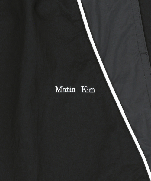 TONAL CONTRAST TRACK PANTS IN BLACK