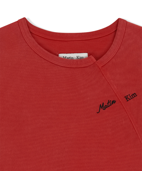 CURVED CUT SLIM TOP IN RED