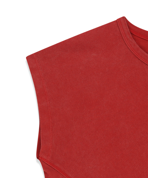 CURVED CUT SLIM TOP IN RED