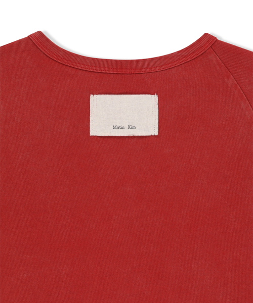 CURVED CUT SLIM TOP IN RED