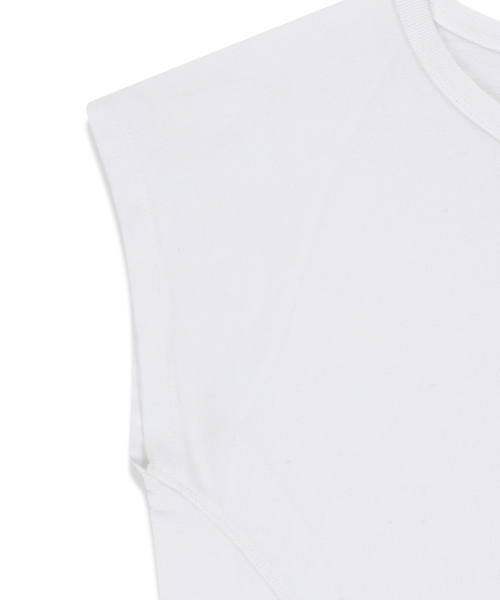 CURVED CUT SLIM TOP IN IVORY