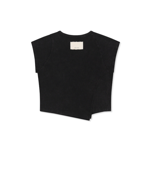 CURVED CUT SLIM TOP IN BLACK
