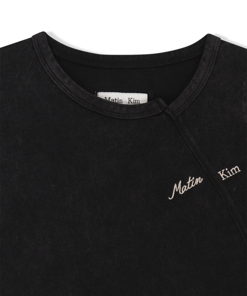 CURVED CUT SLIM TOP IN BLACK