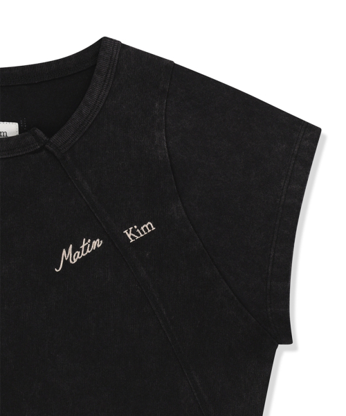 CURVED CUT SLIM TOP IN BLACK