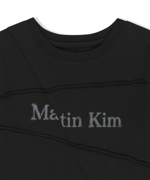 DIAGONAL CUT LOGO CROP TOP IN BLACK