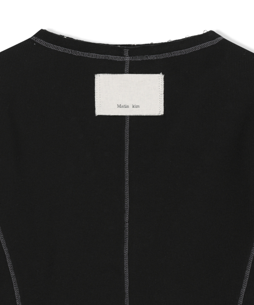 MULTI STYLING HOOK DETAIL SLIM TOP IN BLACK